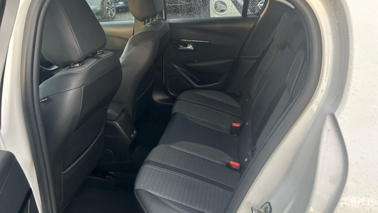 Peugeot 208 1.2 PureTech 100 Allure Premium 5dr Petrol Hatchback